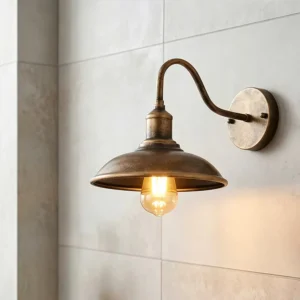 Comment choisir un éclairage extérieur décoratif ? 7 Applique murale extérieure vintage en métal avec ampoule à lumière chaude