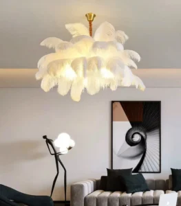 Lampe plume : une décoration lumineuse élégante et originale 3 Lustre en plumes blanches avec lumière chaude dans un salon contemporain