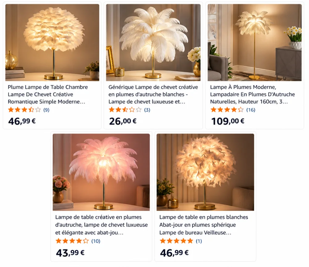 Lampe sur pied doré avec abat-jour en plumes blanches, éclairage chaud, décor intérieur avec plantes et objets décoratifs